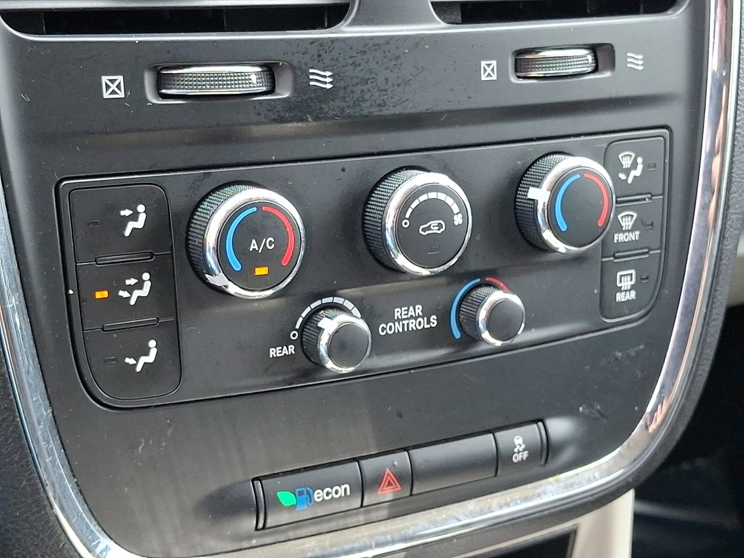 Used 2015 Dodge Grand Caravan SXT w/ UConnect Hands-Free Group image 16