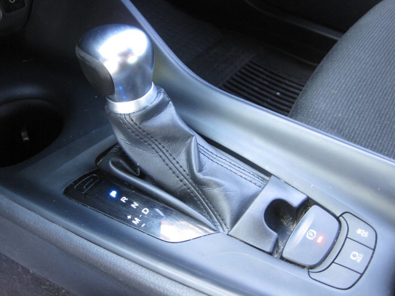 Used 2019 Toyota C-HR LE image 37