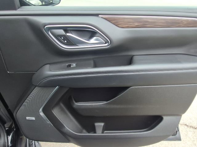 Used 2022 Chevrolet Suburban LT AWD/4WD image 17