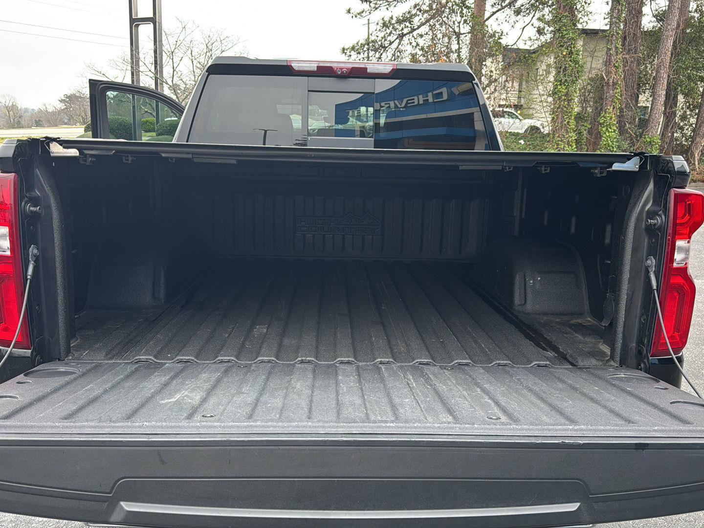 Used 2023 Chevrolet Silverado 1500 High Country w/ Technology Package AWD/4WD image 29