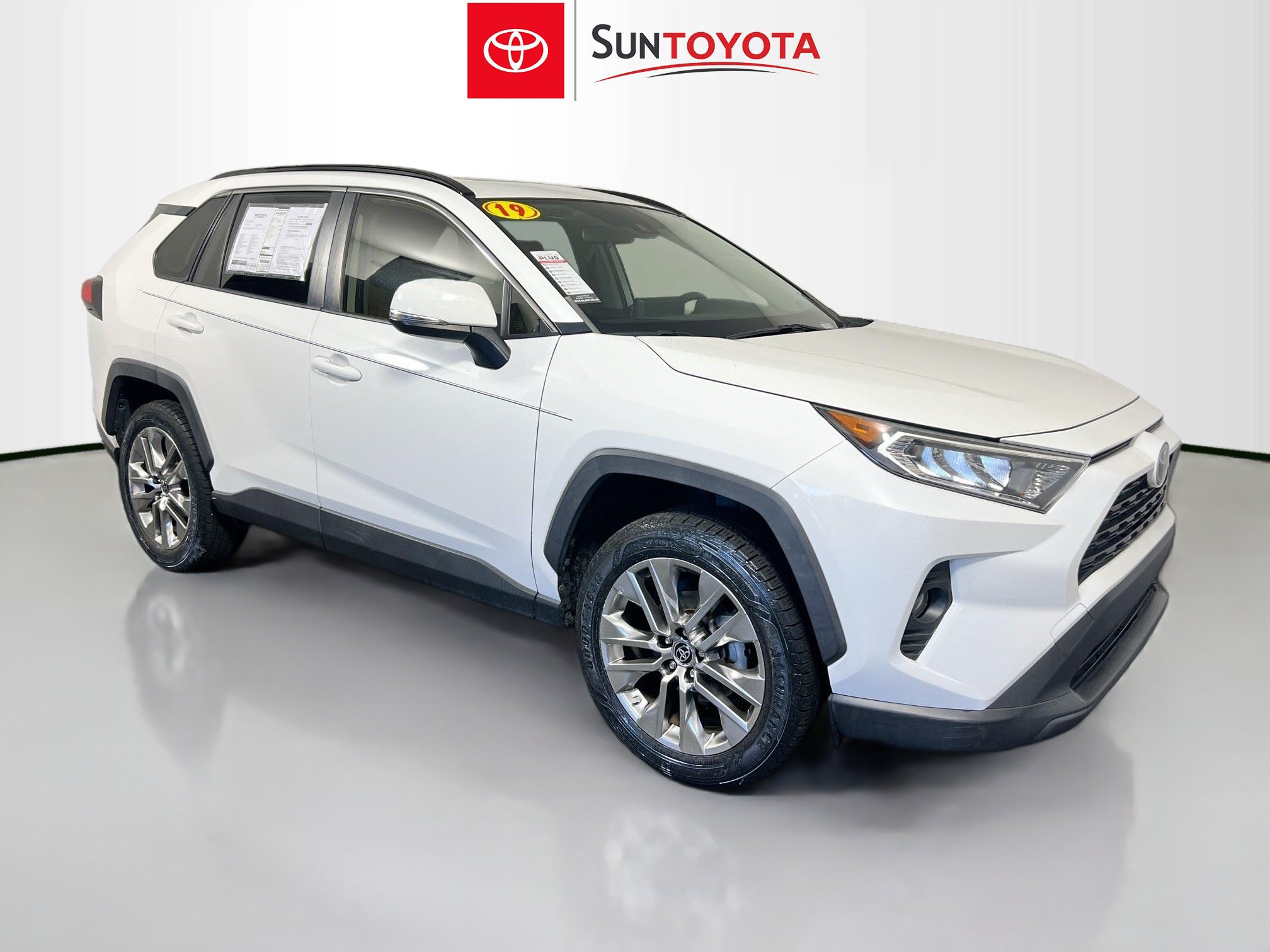 Used 2019 Toyota RAV4 XLE Premium FWD image 1