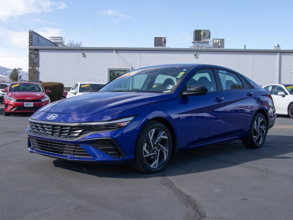 Used 2025 Hyundai Elantra Sport image 3