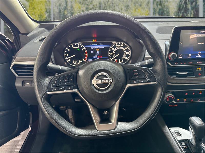 Used 2024 Nissan Altima 2.5 SV FWD image 18