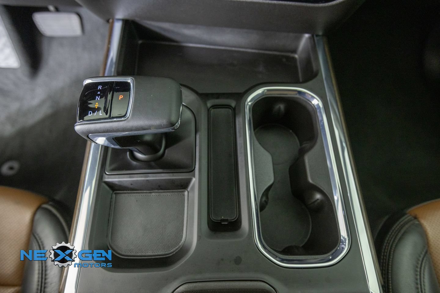 Used 2025 Chevrolet Silverado 1500 High Country w/ Technology Package AWD/4WD image 24
