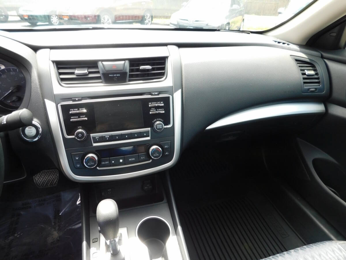Used 2017 Nissan Altima 2.5 SV w/ Convenience Package FWD image 7