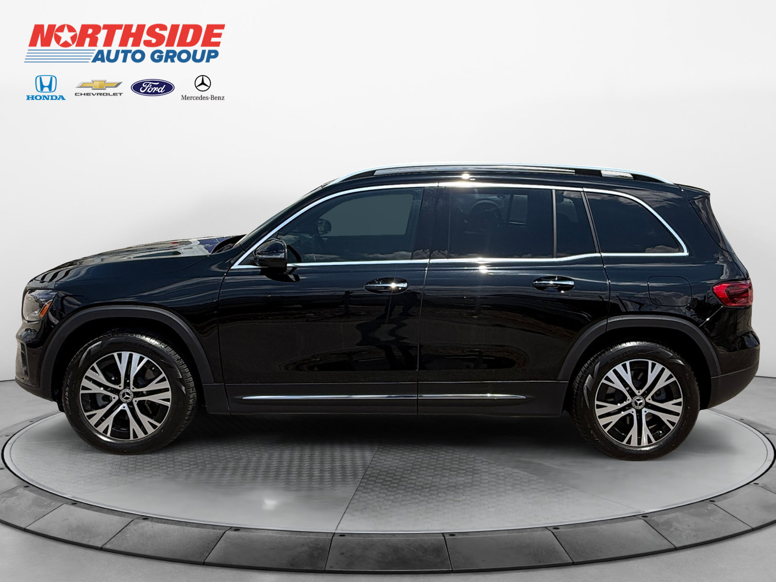 Used 2025 Mercedes-Benz GLB 250 image 4
