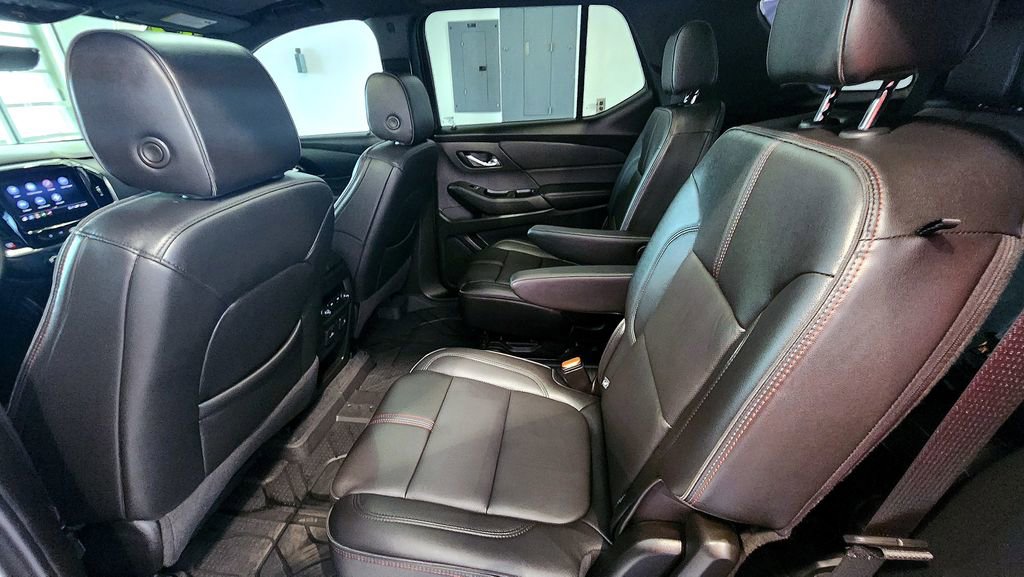 Used 2023 Chevrolet Traverse RS image 43