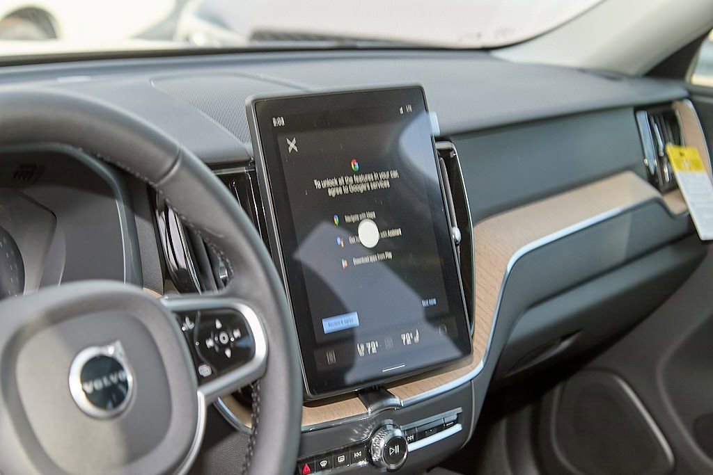 New 2026 Volvo XC60 B5 Plus w/ Protection Package Premier image 14