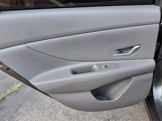 Used 2023 Chrysler 300 S image 8