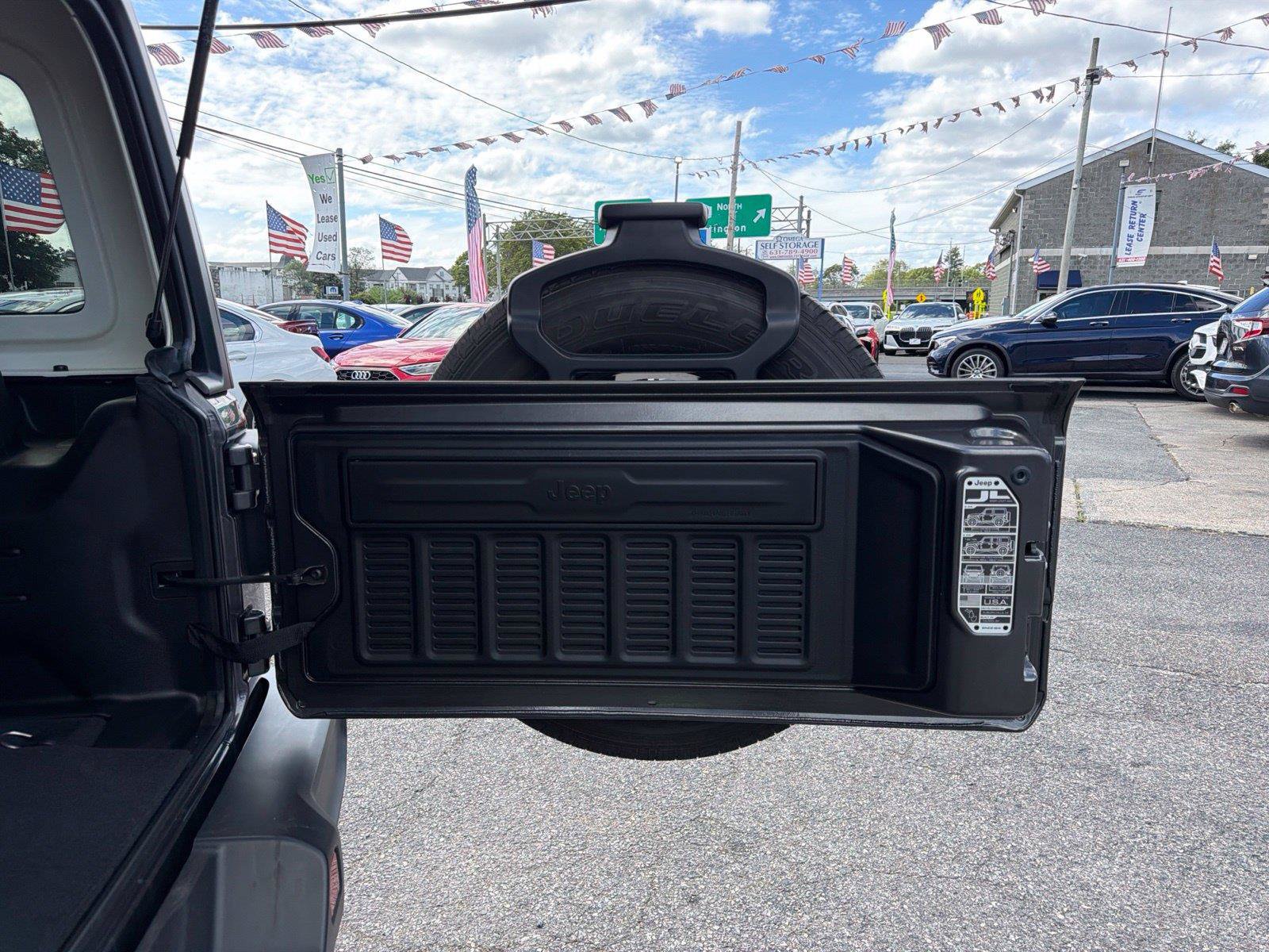 Used 2022 Jeep Wrangler Unlimited Sahara AWD/4WD image 13
