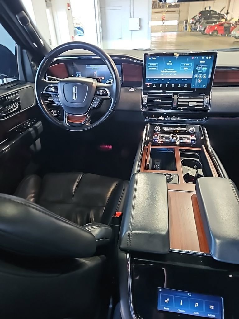Used 2023 Lincoln Navigator Reserve AWD/4WD image 27