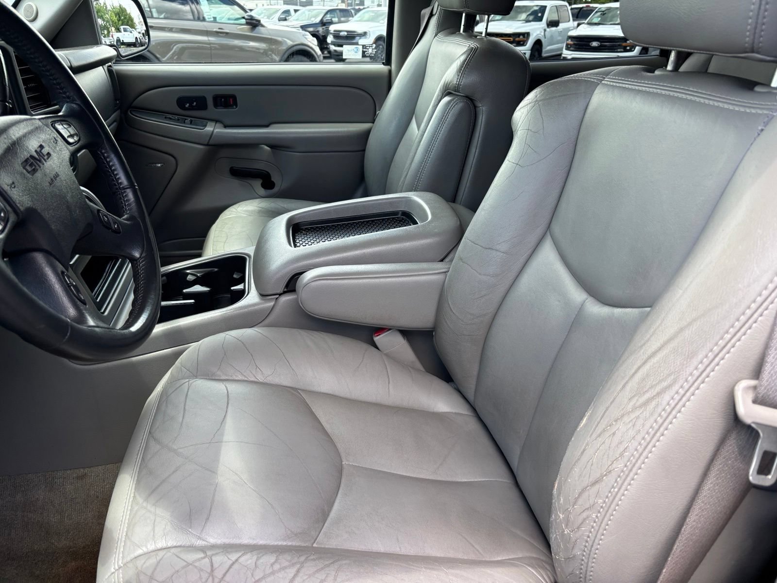 Used 2005 GMC Yukon SLT w/ SLT Preferred Equipment Group RWD image 14