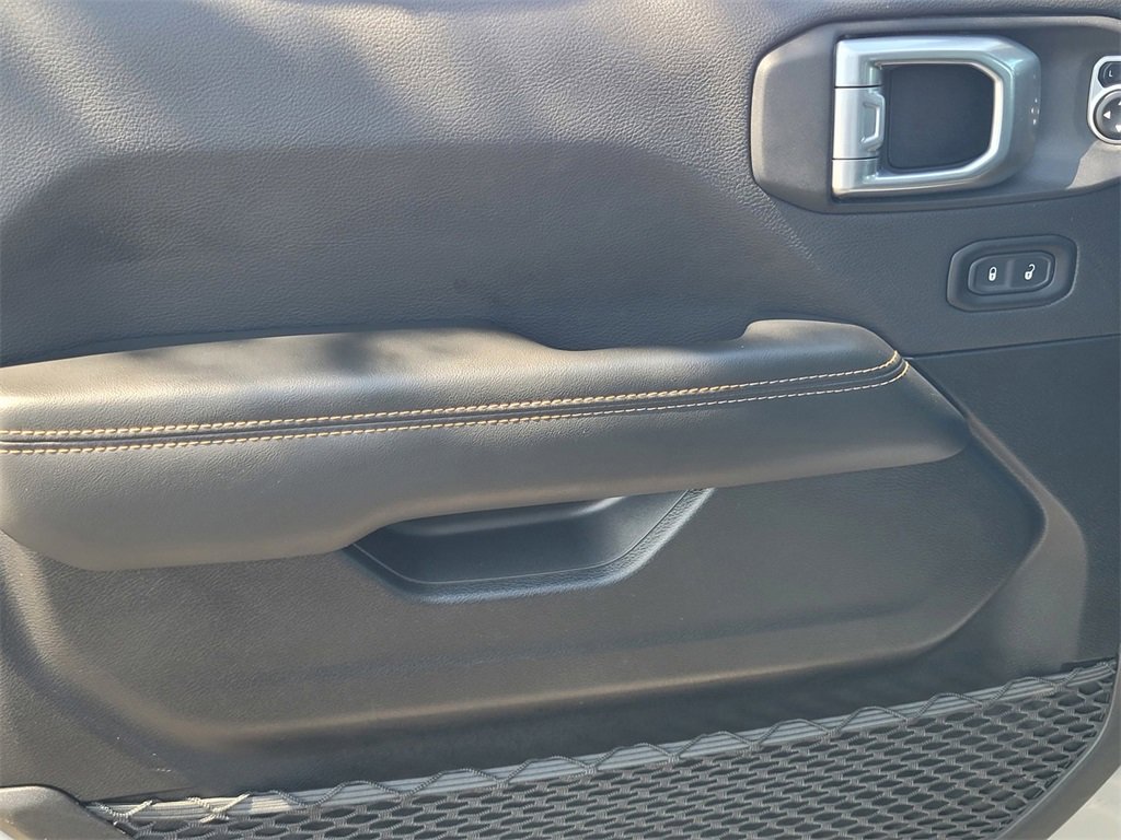 Used 2024 Jeep Wrangler Sahara image 15