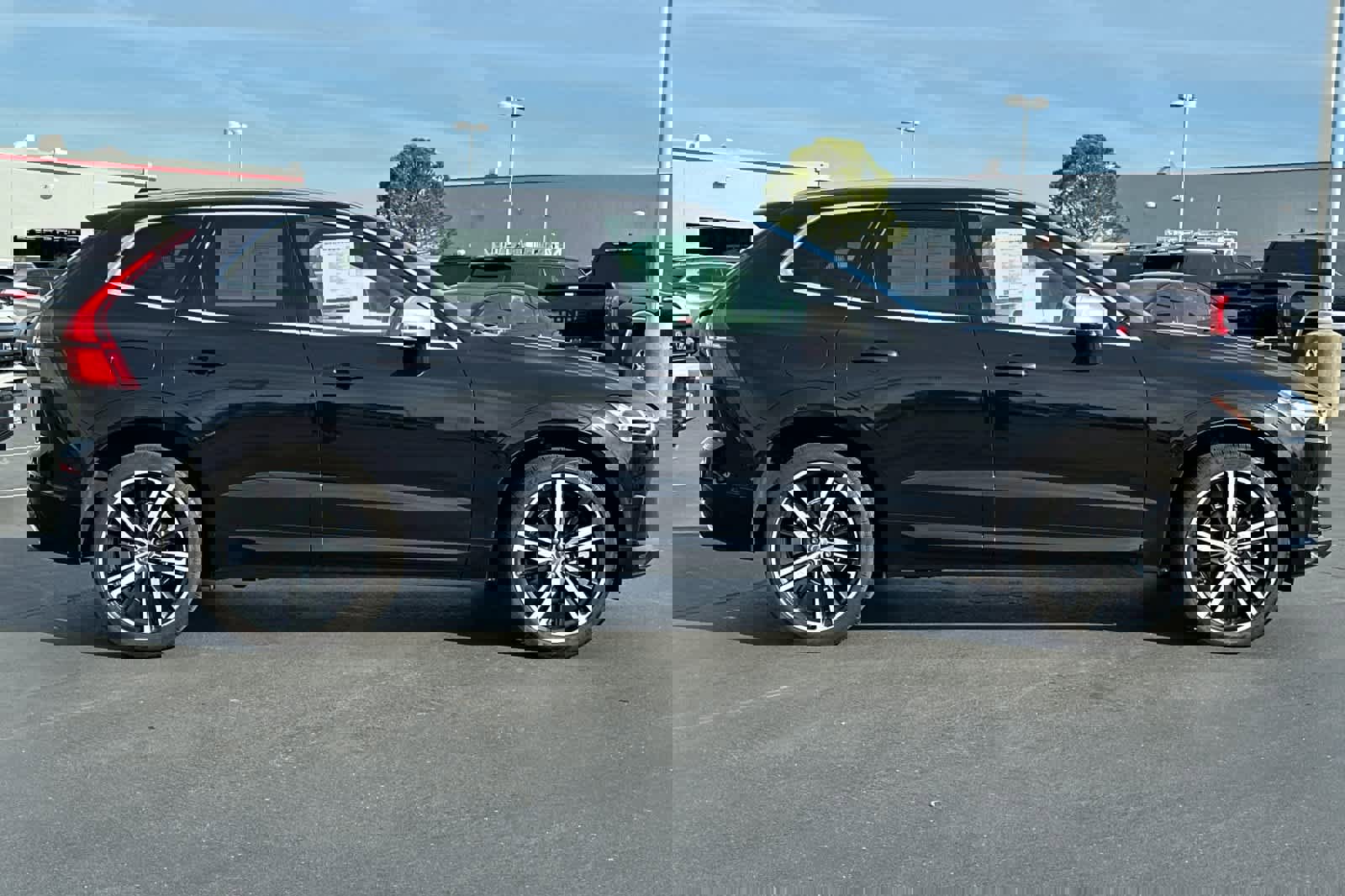 Used 2019 Volvo XC60 T5 R-Design image 6