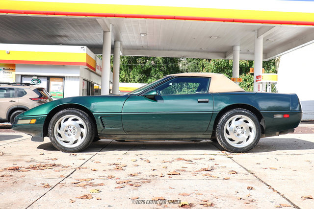 Used 1995 Chevrolet Corvette Convertible RWD image 2