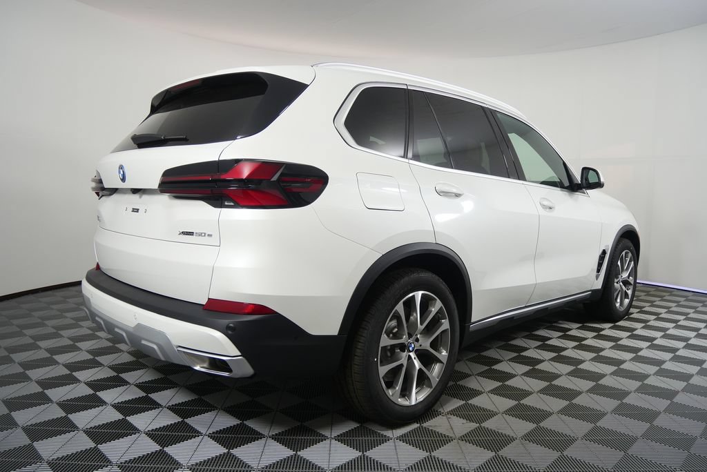 Used 2026 BMW X5 xDrive50e AWD/4WD image 4