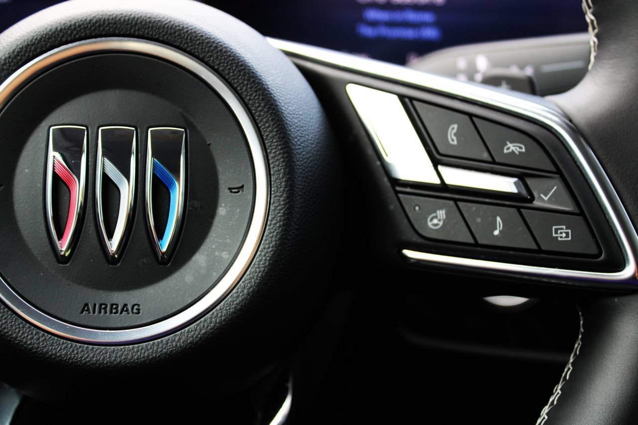 Used 2025 Buick Envision Sport Touring AWD/4WD image 32