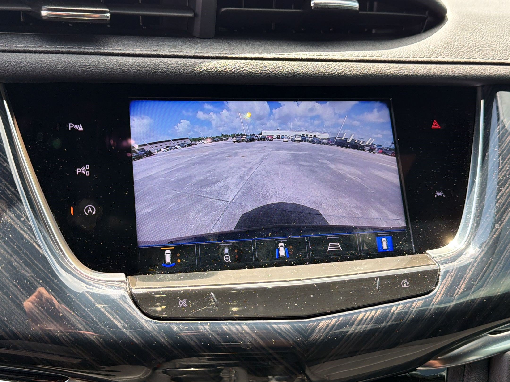 Used 2024 Cadillac XT6 Premium Luxury w/ Technology Package FWD image 21