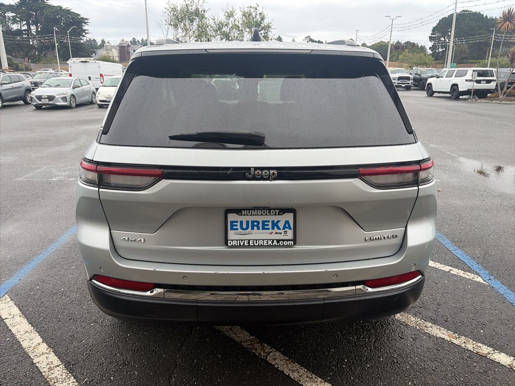 Used 2023 Jeep Grand Cherokee Limited AWD/4WD image 4