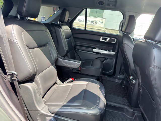 Used 2022 Ford Explorer XLT w/ Equipment Group 202A AWD/4WD image 35
