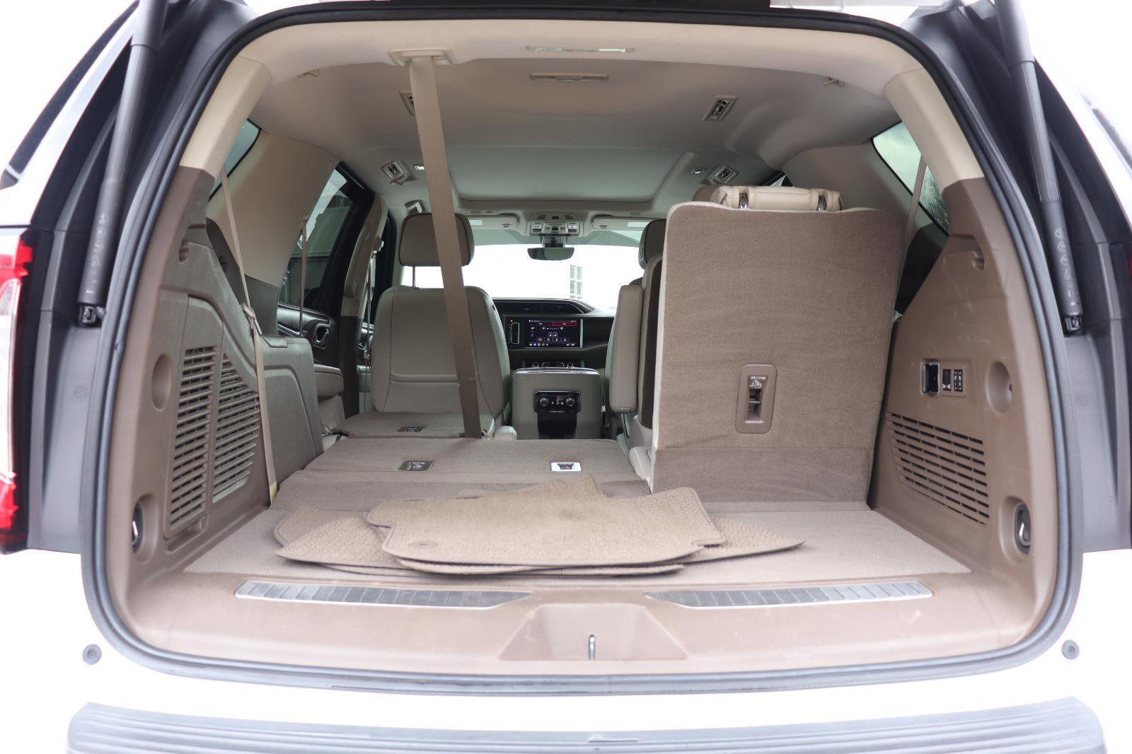 Used 2021 GMC Yukon Denali w/ Denali Premium Package image 16
