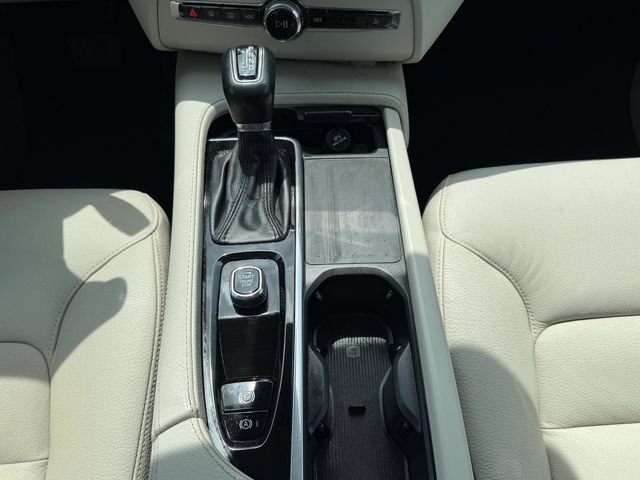 Used 2022 Volvo XC90 T5 Momentum w/ Advanced Package FWD image 21