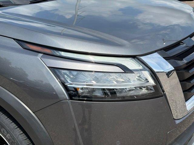 Used 2023 Nissan Pathfinder SL AWD/4WD image 10