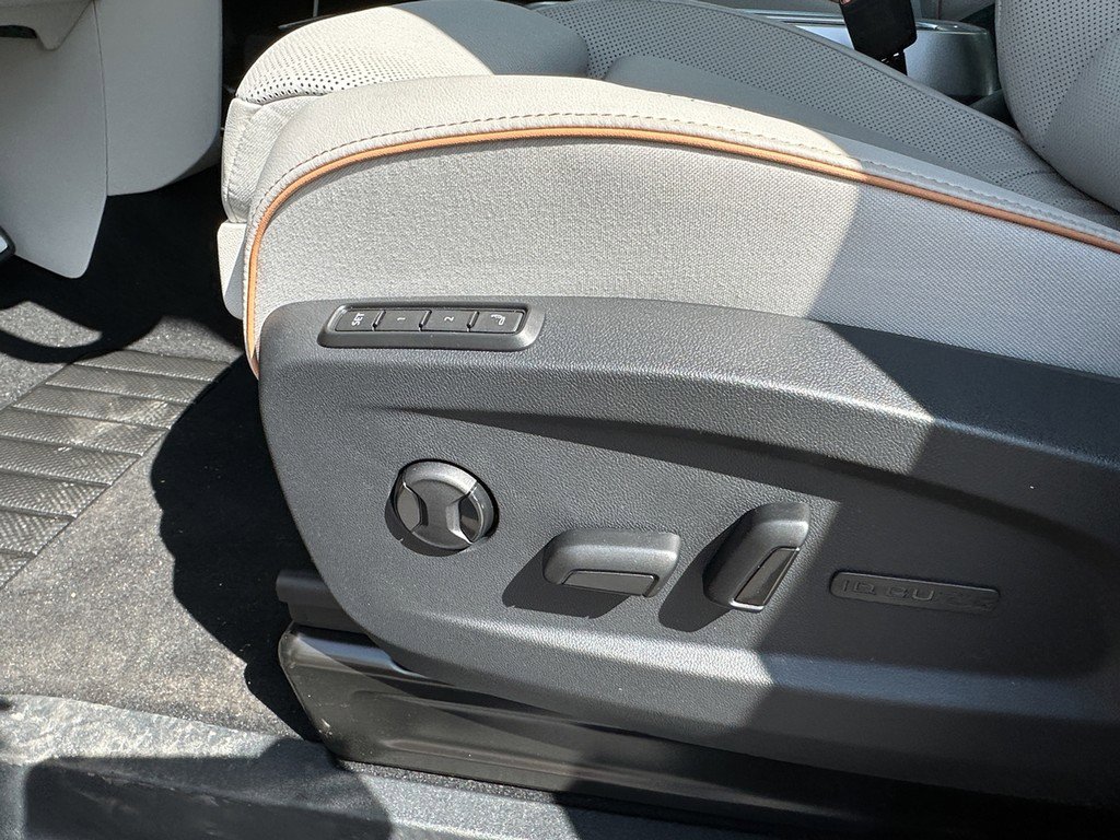 New 2025 Volkswagen ID. Buzz 1st Edition image 17