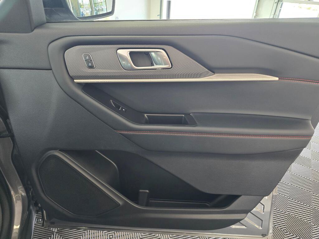 Used 2025 Ford Explorer ST-Line AWD/4WD image 41