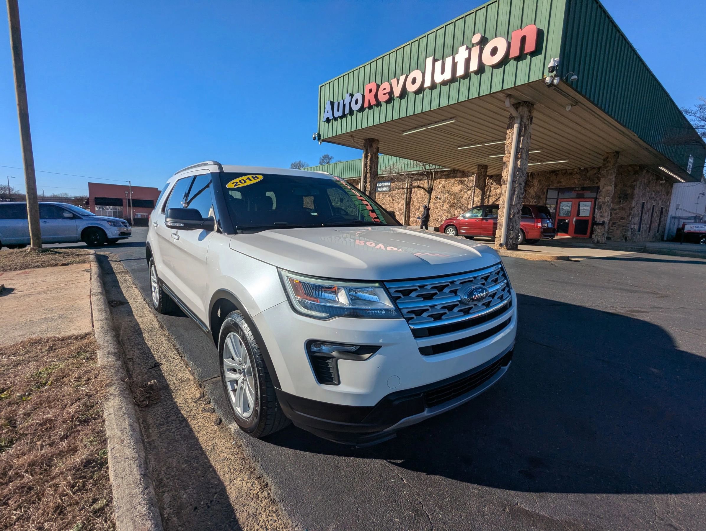 Used 2018 Ford Explorer XLT w/ Equipment Group 201A image 1