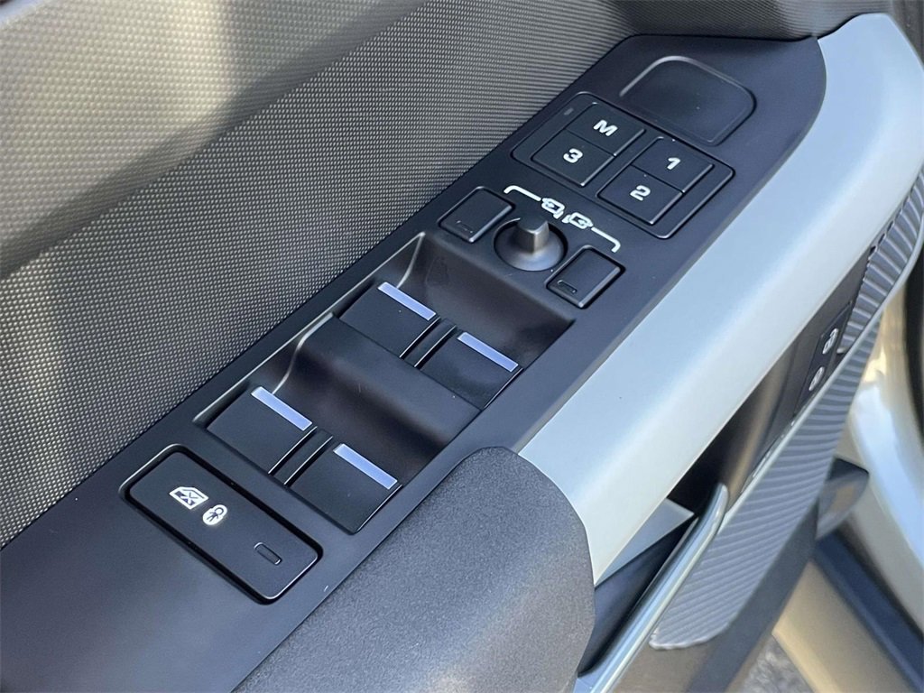 Used 2023 Land Rover Defender 110 S image 18