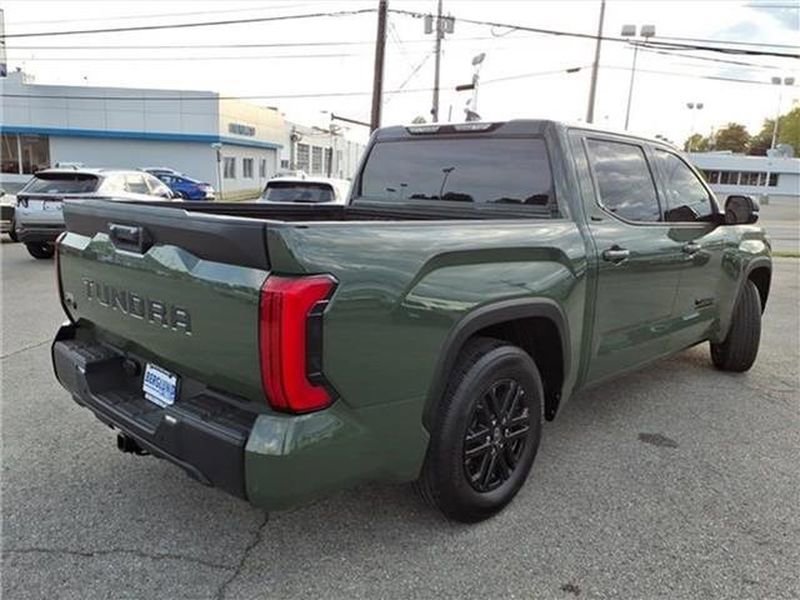 Used 2022 Toyota Tundra SR5 w/ SR5 Premium Package AWD/4WD image 38
