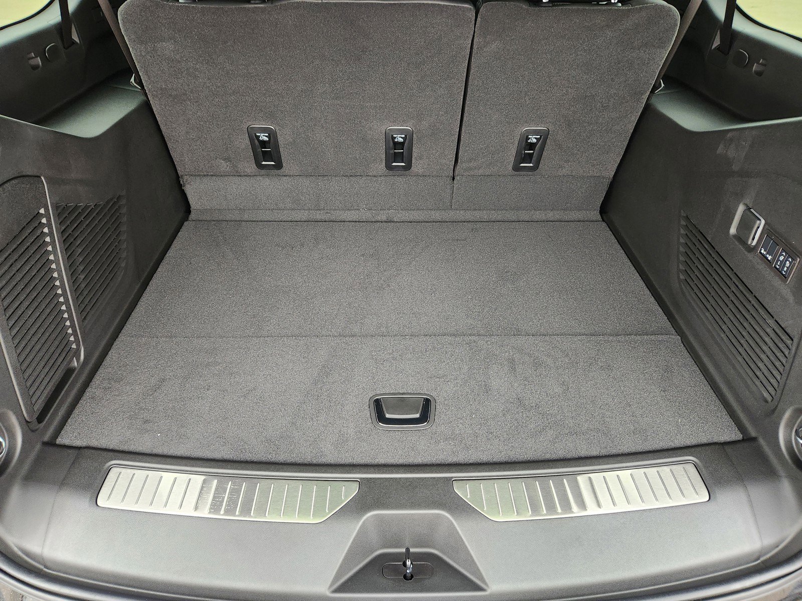 New 2026 Chevrolet Suburban Premier image 26