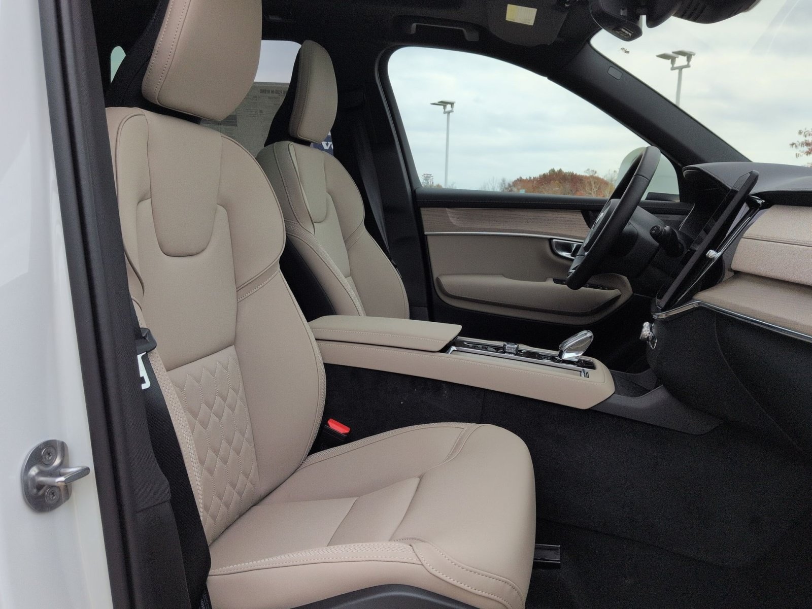 New 2026 Volvo XC90 T8 Plus w/ Protection Package Premier AWD/4WD image 36