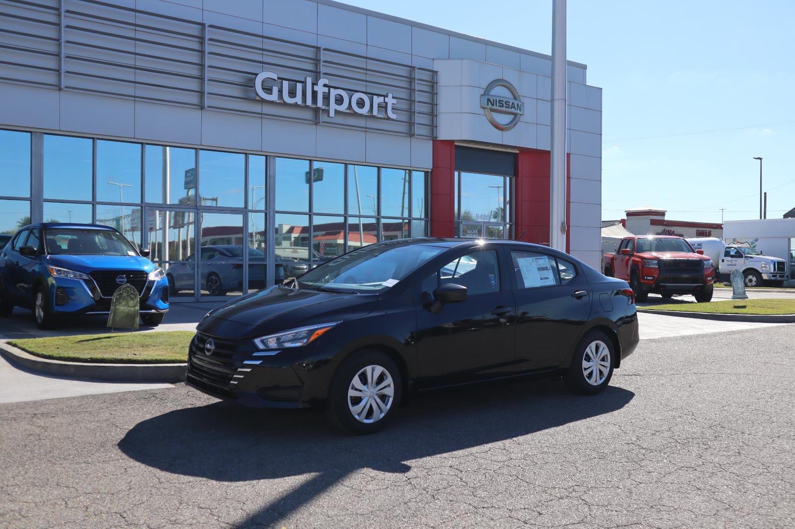 Used 2025 Nissan Versa S w/ Trunk Package image 2