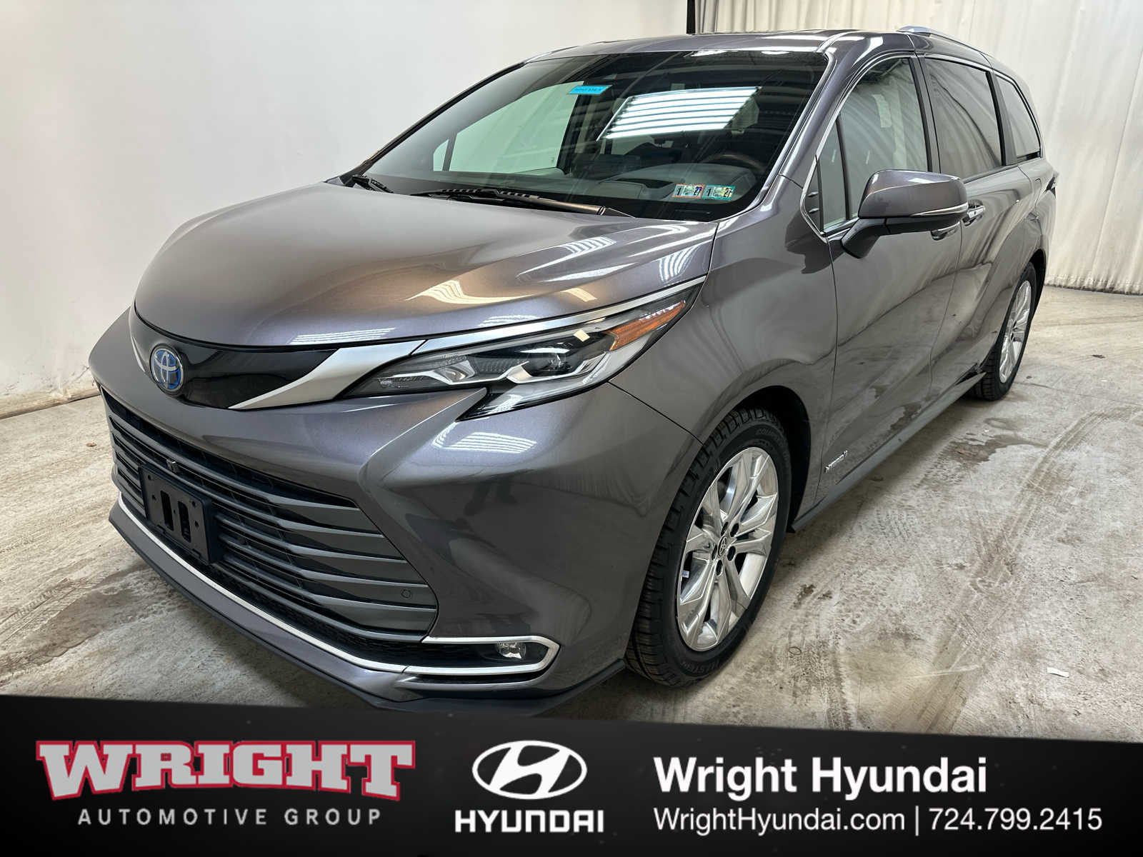 Used 2021 Toyota Sienna Platinum image 3