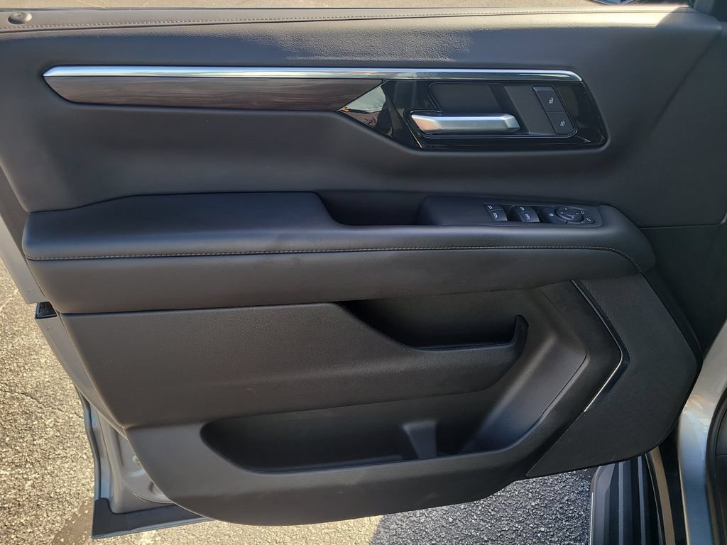 Used 2025 Chevrolet Tahoe LS RWD image 14