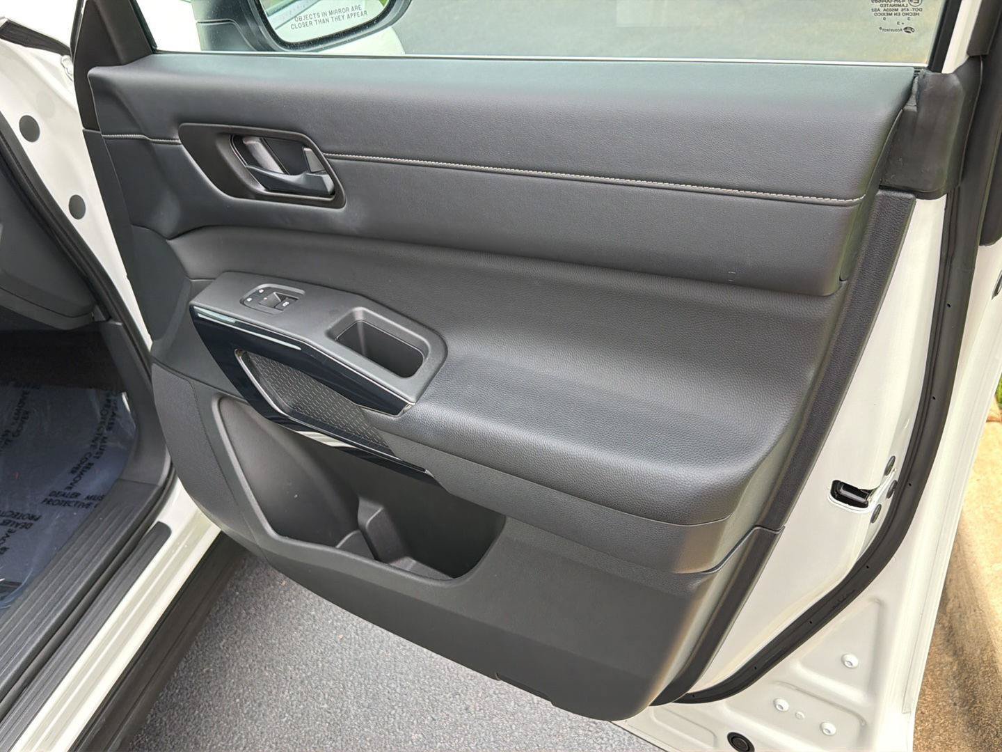 Used 2024 Nissan Pathfinder S FWD image 14