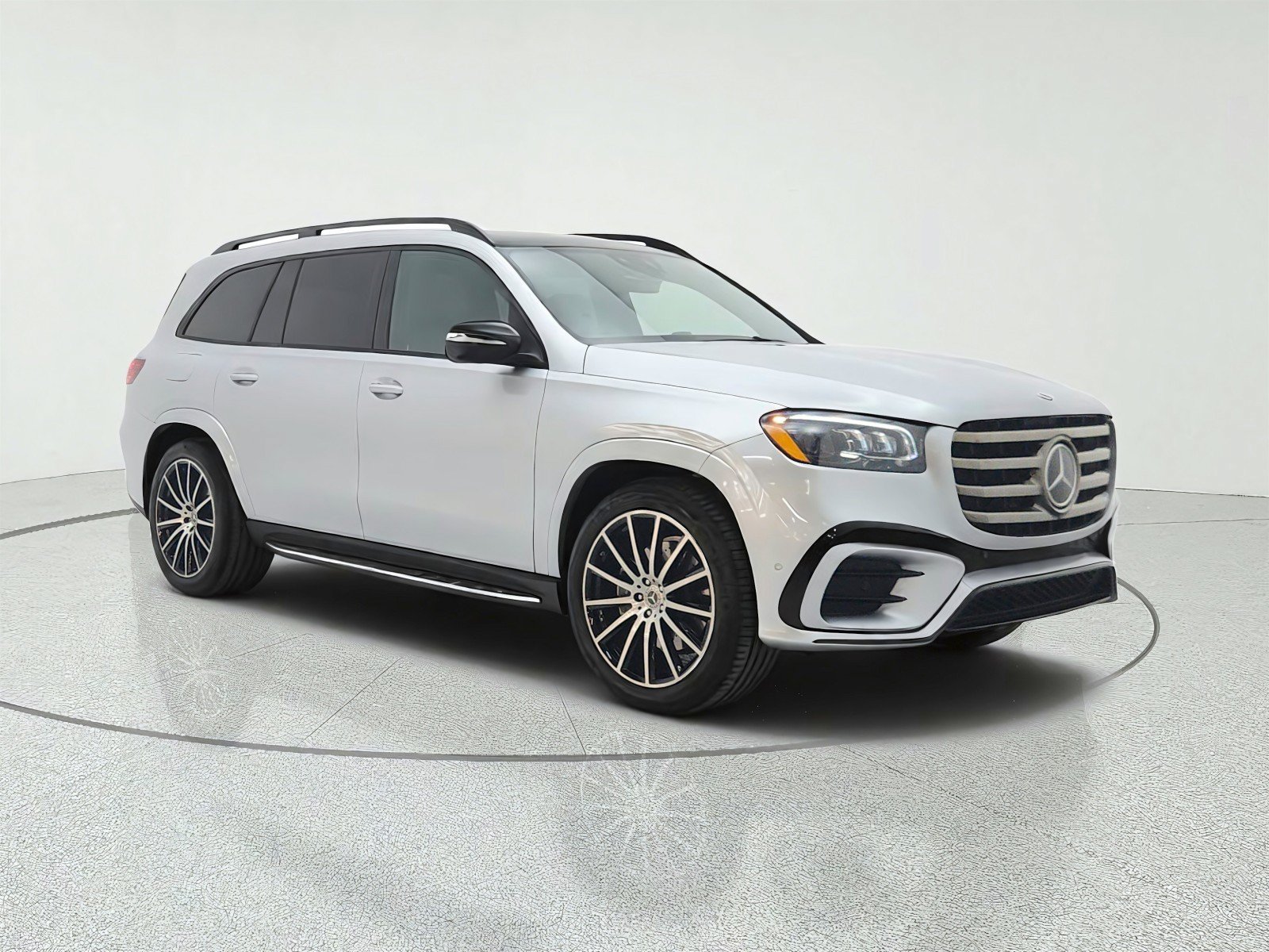 Used 2025 Mercedes-Benz GLS 450 4MATIC w/ AMG Line Exterior image 3