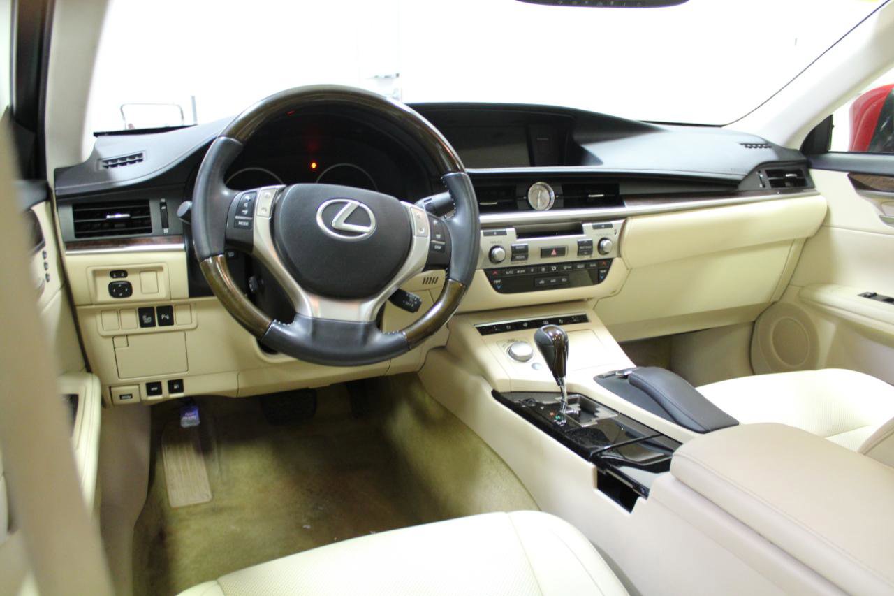 Used 2013 Lexus ES 350 w/ Luxury Pkg image 7