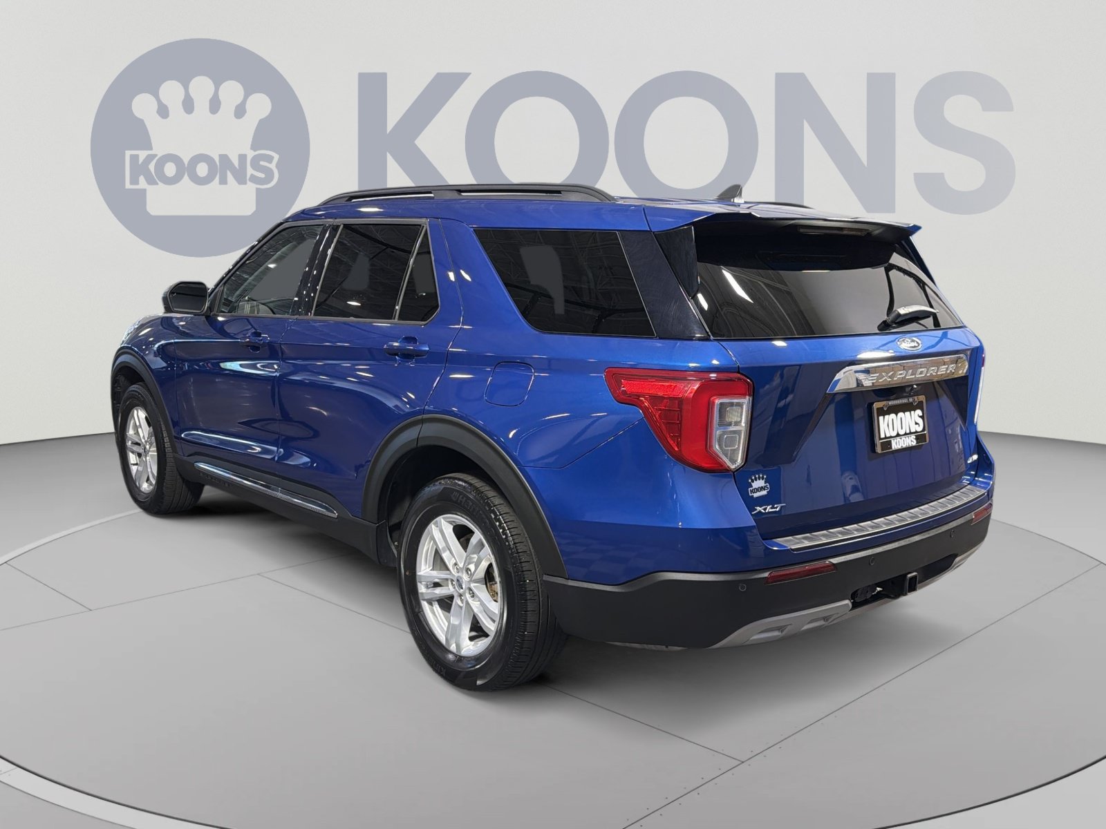 Used 2022 Ford Explorer XLT w/ Equipment Group 202A AWD/4WD image 4