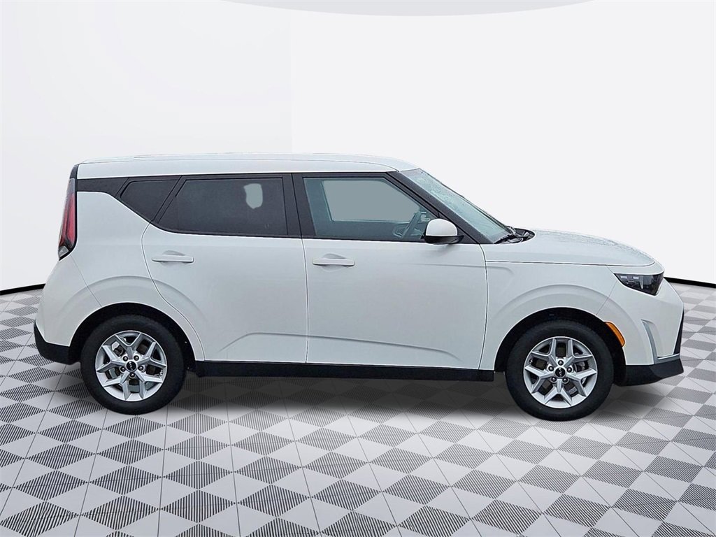 Used 2024 Kia Soul LX w/ Option Group 015 image 7