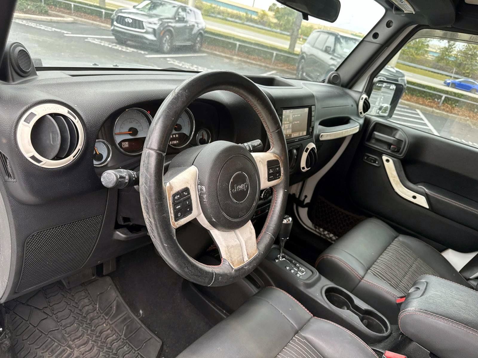 Used 2012 Jeep Wrangler Unlimited Sahara image 11