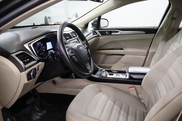 Used 2019 Ford Fusion SE FWD image 12