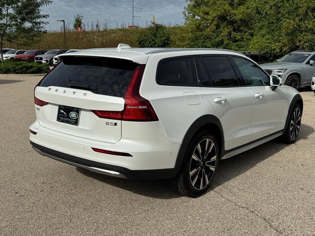 Certified 2025 Volvo V60 B5 Cross Country Ultra AWD/4WD image 4