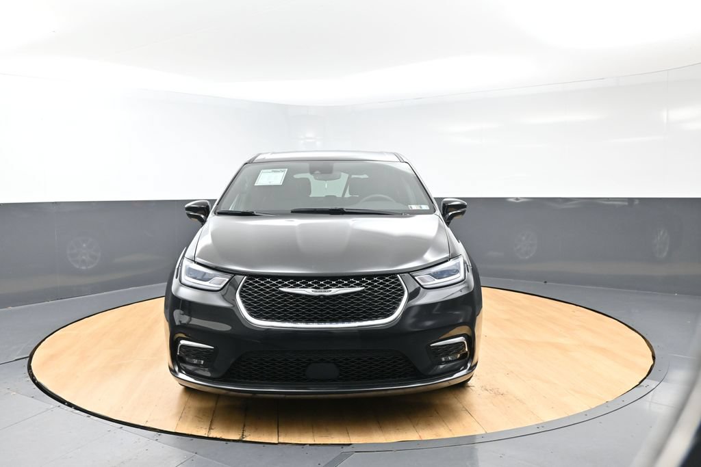 Used 2025 Chrysler Pacifica Select FWD image 4