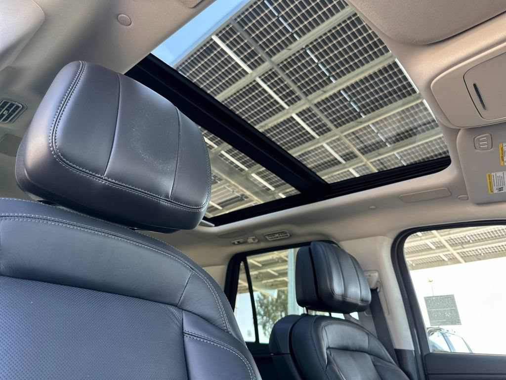 Certified 2025 Lincoln Navigator Reserve AWD/4WD image 15