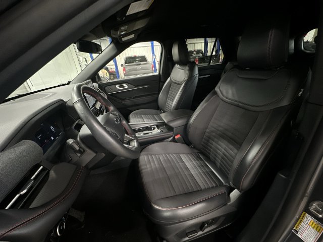 Used 2025 Ford Explorer ST-Line AWD/4WD image 17