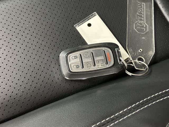 Used 2024 Chrysler Pacifica Touring-L FWD image 31