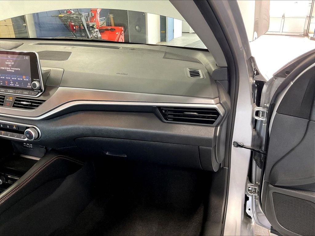 Used 2023 Nissan Altima 2.5 SR FWD image 13